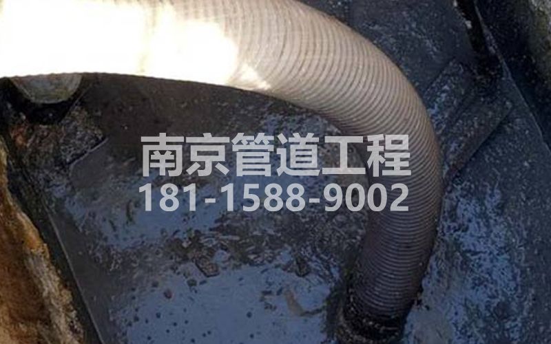 213秦虹抽粪
