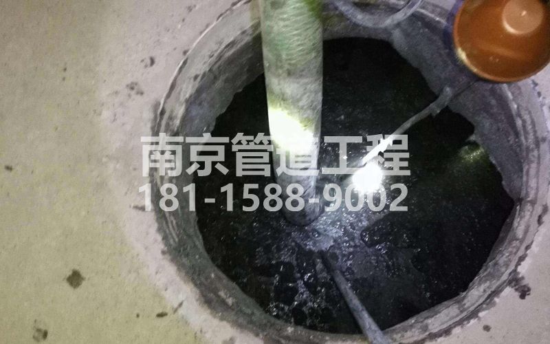 216秦虹清理化粪池