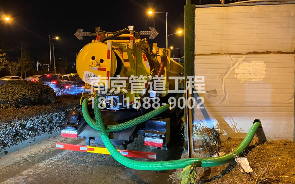 266秦虹临时工地抽粪