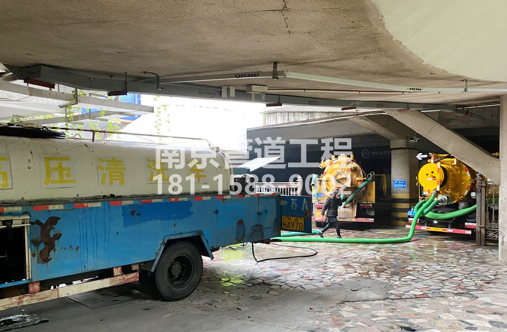 273秦虹商场地下室污水清理