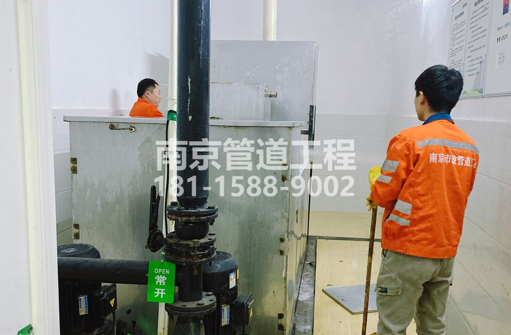 302秦虹隔油设备清洗